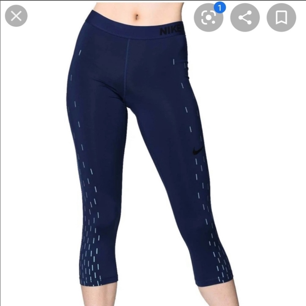 Nike Pro Linear Printed Capri Leggings